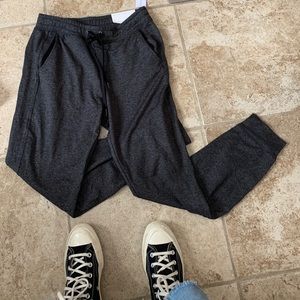NWT AE Gray Joggers (high rise)